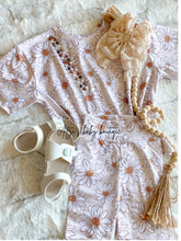 Load image into Gallery viewer, Boho Daisys
