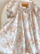 Load image into Gallery viewer, Bows &amp; Pearls
