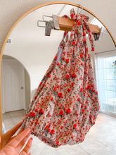 Load image into Gallery viewer, Roses of love
