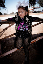 Load image into Gallery viewer, Freak show
