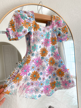 Load image into Gallery viewer, Beautiful spring florals
