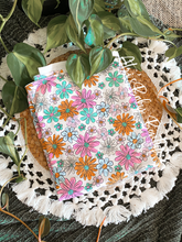Load image into Gallery viewer, Beautiful spring florals
