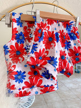 Load image into Gallery viewer, Pearls &amp; florals
