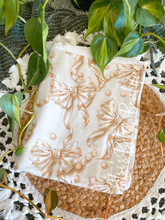 Load image into Gallery viewer, Bows &amp; Pearls
